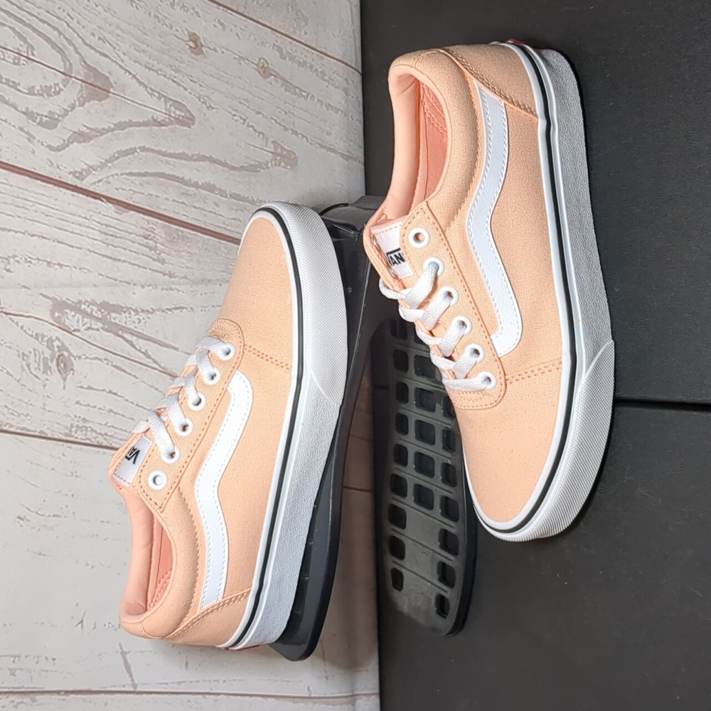 (NWT) Vans Ward Canvas 'Tropical Peach' Women's Size 6.5